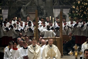 Vor 1100 Jahren wurde der heilige Ulrich zum Bischof geweiht: Die Domsingknaben sorgten für eine würdevolle musikalische Gestaltung des Pontifikalamts. (Foto: Zoepf)