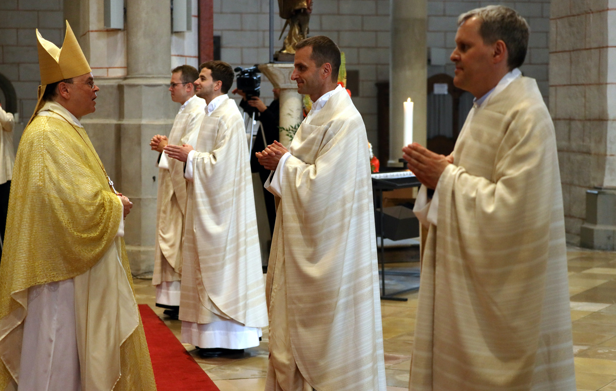 Bischof Bertram weiht erstmals vier junge Männer zu Priestern (Mittwoch, 01. Juli 2020 11:36:00)