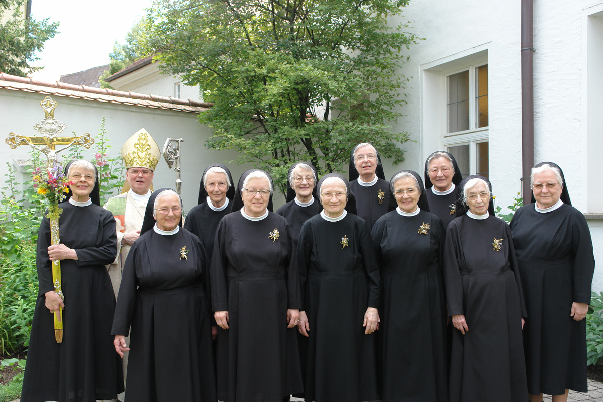 Die Franziskanerinnen von Maria Stern in Augsburg begingen mit Bischof Bertram Meier ihre 60. Professjubiläen. (Foto: Anderson)