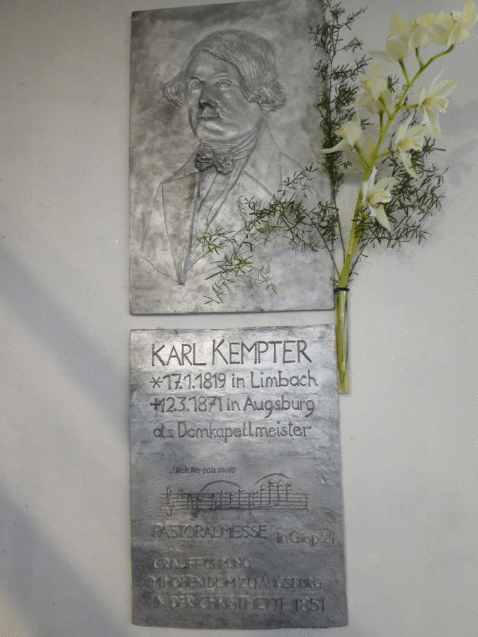 Die neue Gedenktafel für den Komponisten Karl Kempter in der Pfarrkirche St. Stephan in Limbach mit einigen Noten aus seiner Pastoralmesse. Foto: Gah