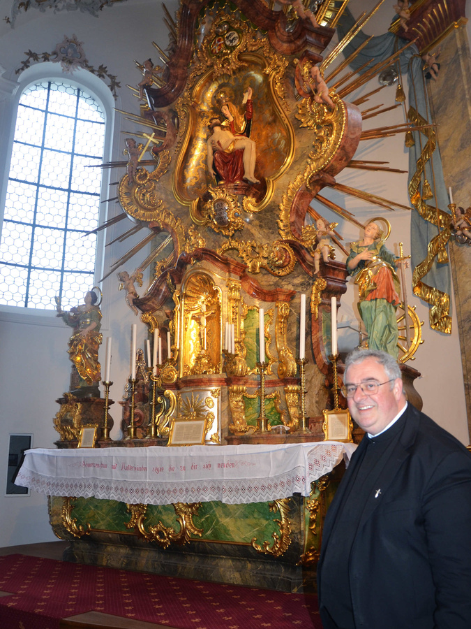 Das Gnadenbild in der Wallfahrtskirche ist eindrücklicher als Michelangelos Pietà, findet Menzinger. (Foto: Müller)