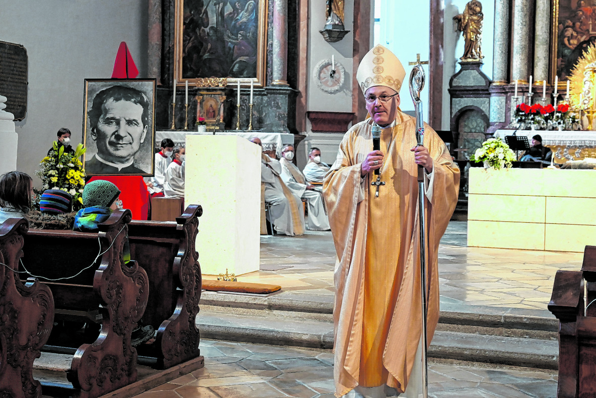 Bischof Voderholzer bei seiner Predigt zum Don-Bosco-Fest in der Ensdorfer Pfarrkirche St. Jakobus. Foto: Kloster Ensdorf/Claudia Klinger