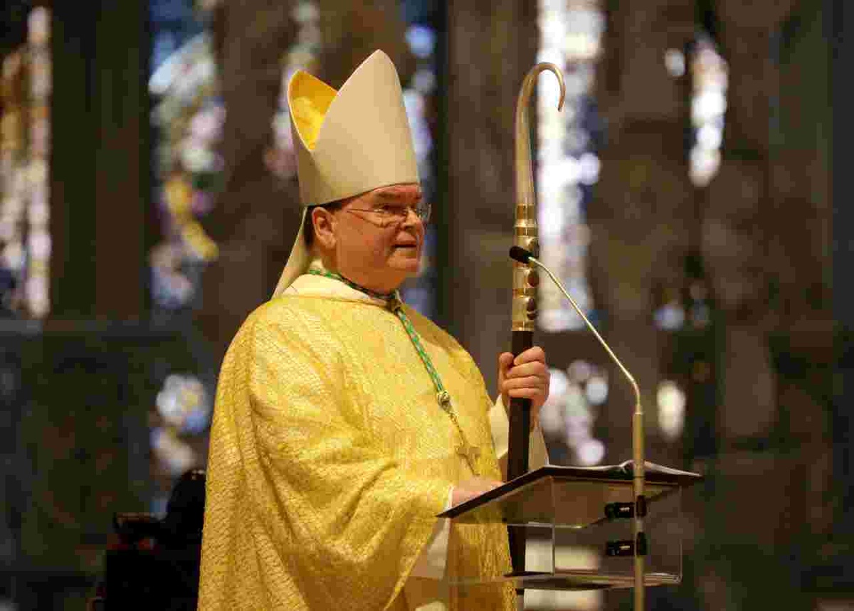 Bischof Bertram Meier bei seiner Predigt anlässlich der Priesterweihe im Juni 2021. Foto: Annette Zoepf