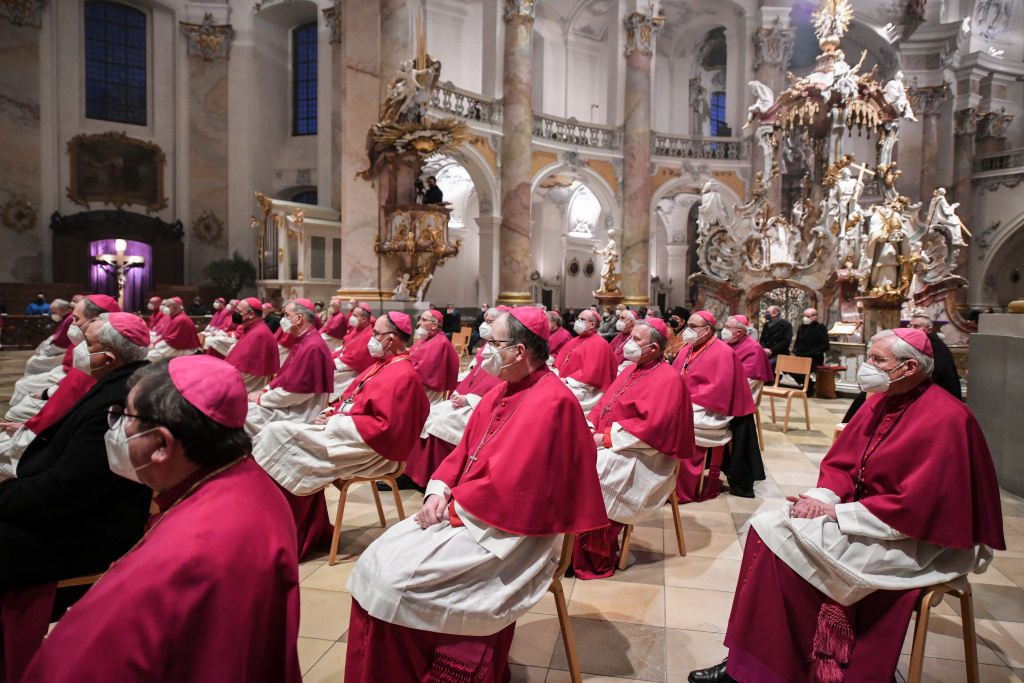 Die Bischöfe beim Eröffnungsgottesdienst der Frühjahrsvollversammlung der Deutschen Bischofskonferenz am 7. März 2022 in der Basilika Vierzehnheiligen. (Foto: KNA)