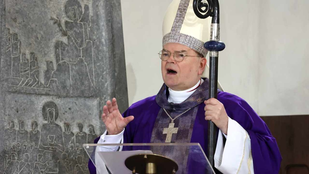 Bischof Bertram Meier beim Eröffnungsgottesdienst der Misereor-Fastenaktion im Hohen Dom. (Foto: pba/Schnall)