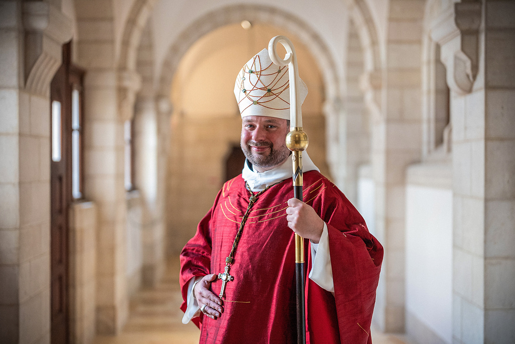 Nikodemus Schnabel, Abt der Benediktinerabtei Dormitio, am 28. Mai 2023 im Kreuzgang der Dormitio-Abtei in Jerusalem (Israel). (Foto: KNA)