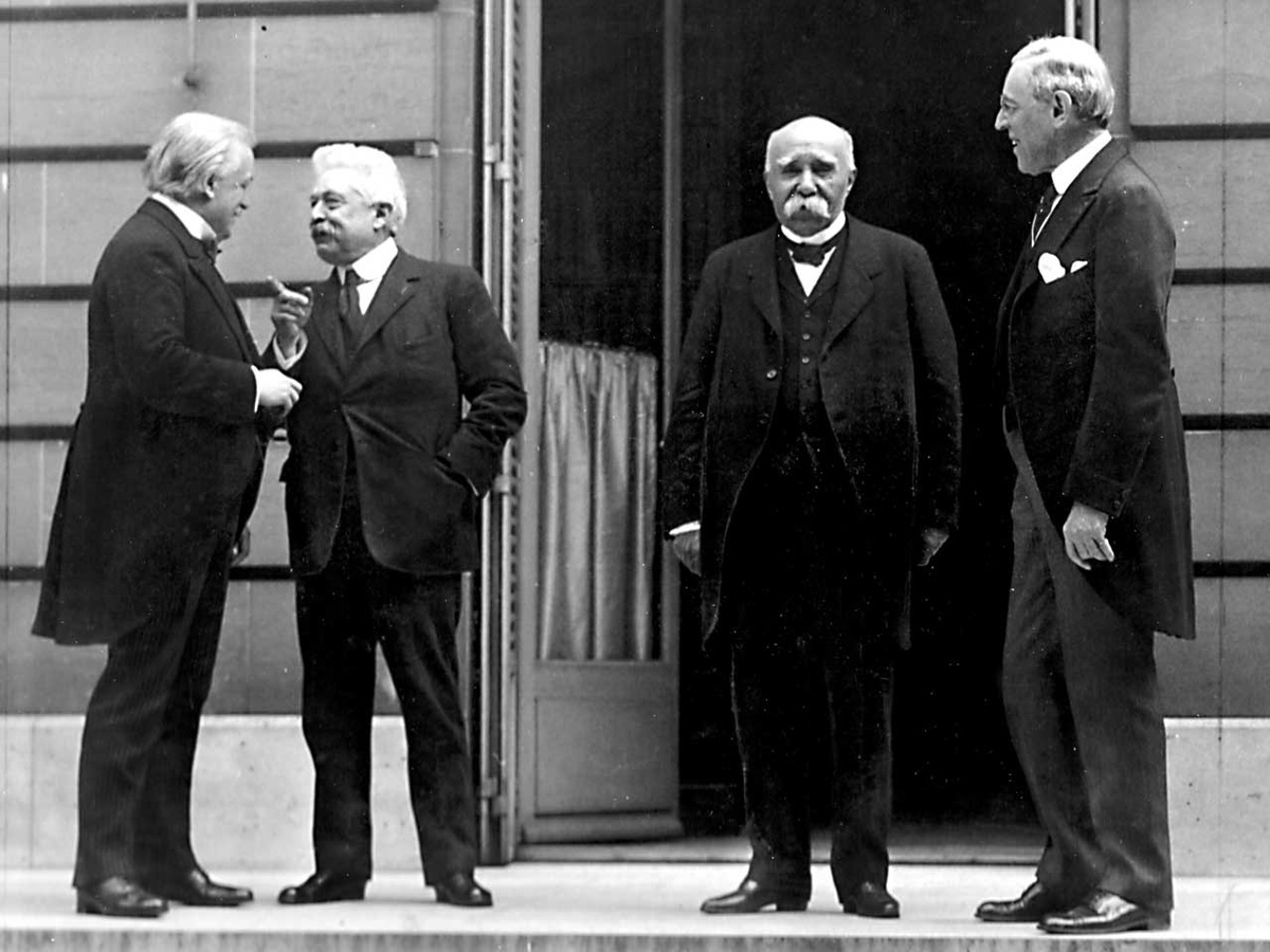  Die „Großen Vier“ der Pariser Friedenskonferenz 1919: Großbritanniens Premier Lloyd George, Italiens Mininsterpräsident Vittorio Orlando, Frankreichs Premierminister Georges Clemenceau und US-Präsident Woodrow Wilson (von links nach rechts). (Foto: gem)