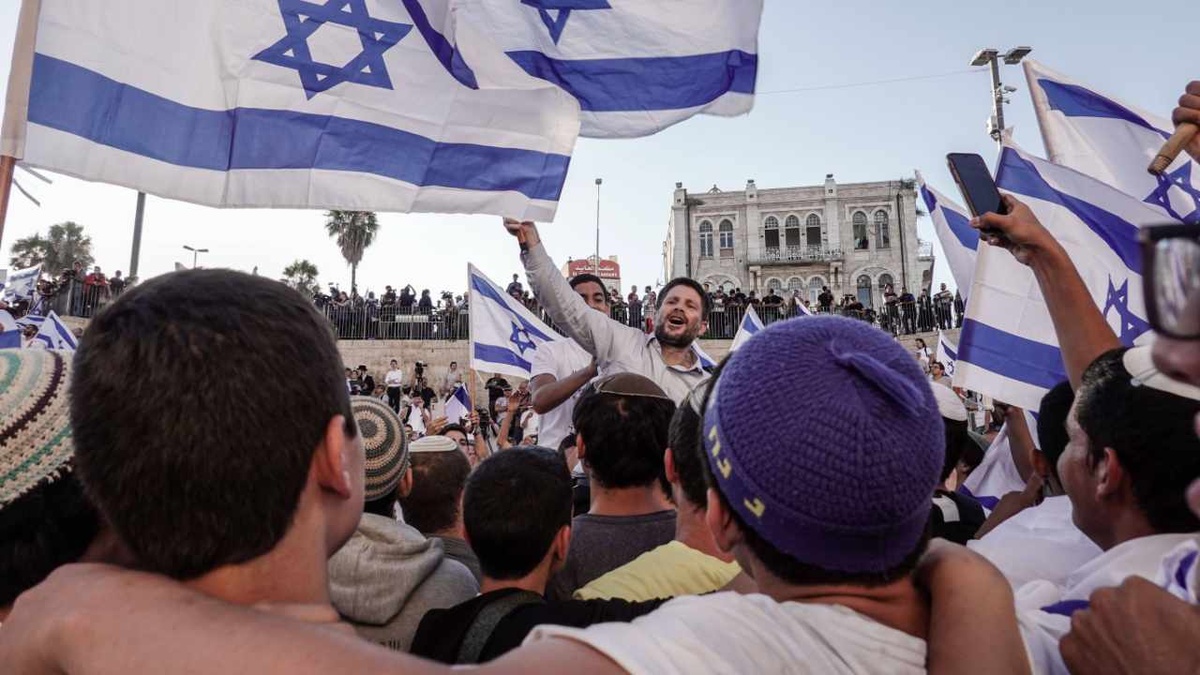 Der radikale Siedler Bezalel Smotrich (Mitte) ist Finanzminister in der neuen Regierung von Benjamin Netanjahu.  (Foto: Imago/Zuma Wire)