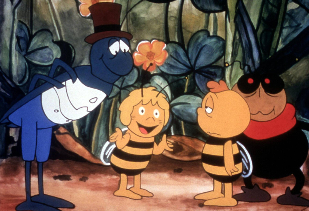 Zeichentrick-Maja mit ihrem Bienen-Freund Willi und Grashüpfer Flip. Beide Figuren stammen nicht aus Waldemar Bonsels’ Maja-Büchern, sondern wurden für die Animationsserie der 1970er Jahre erfunden.  (Foto: imago images/United Archives)