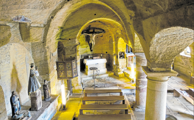 Die Höhlenkirche Santos Justo y Pastor ist aus blankem Fels herausgemeißelt. (Foto: Wiegand)