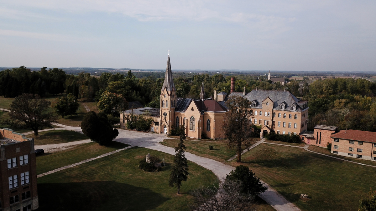 Der ehemalige Klosterkomplex  von St. Nazianz in Wisconsin. Im Internet wird gemunkelt, es spuke dort. (Foto: imgur/TheHighShot)