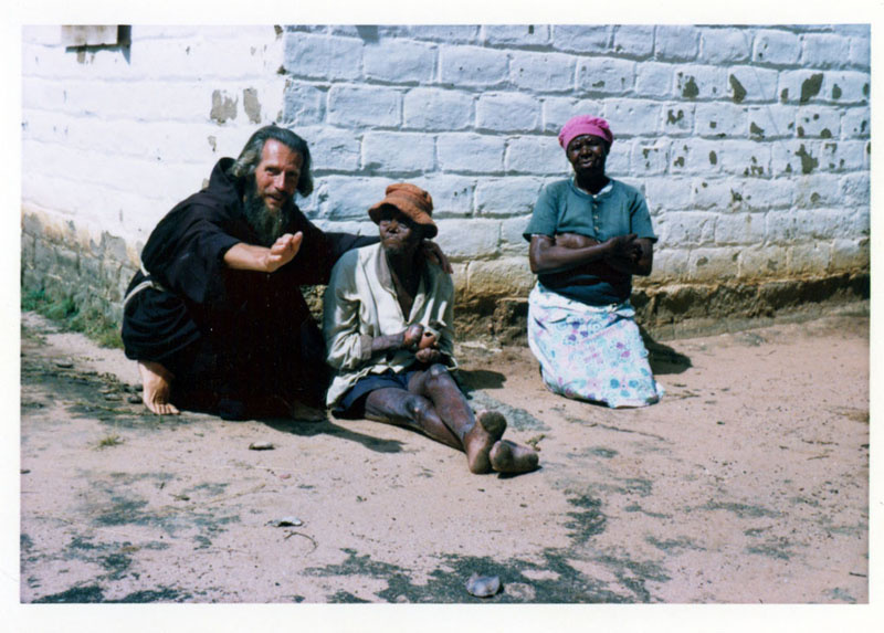 John Bradburne kümmerte sich in Simbabwe um "Aussätzige". (Foto: John Bradburne Memorial Society)