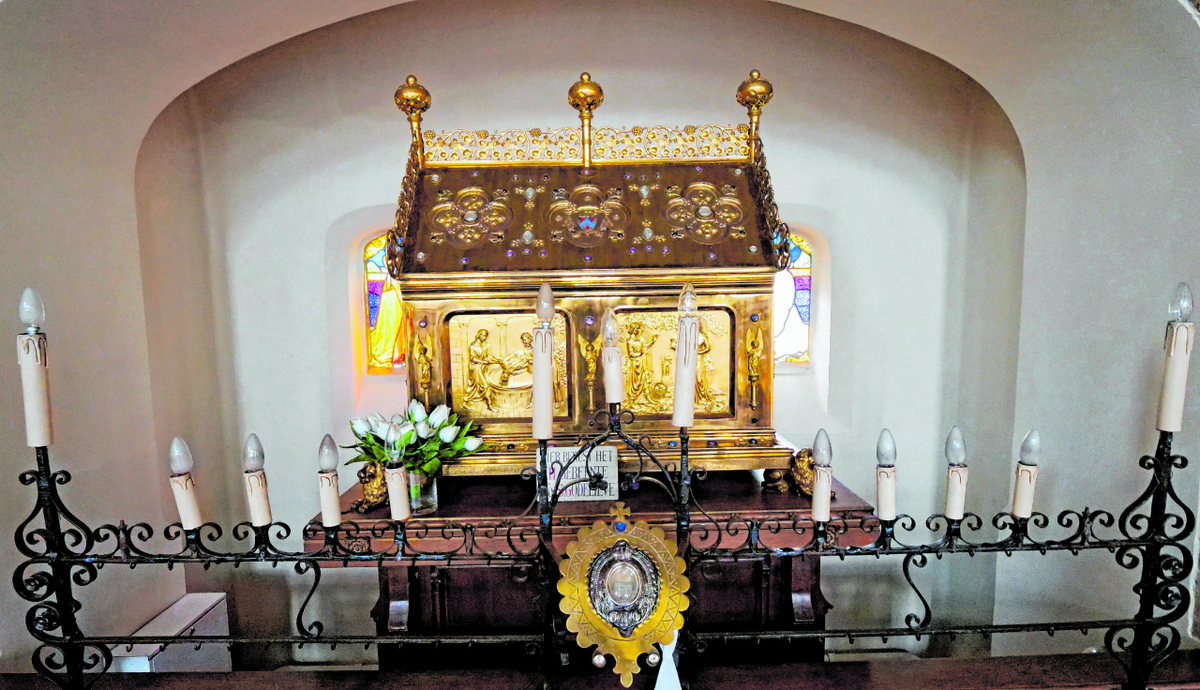 Die Reliquien der heiligen Godeleva befinden sich in einem Schrein der Himmelfahrtskirche Unserer Lieben Frau in Gistel. (Foto: Schenk)