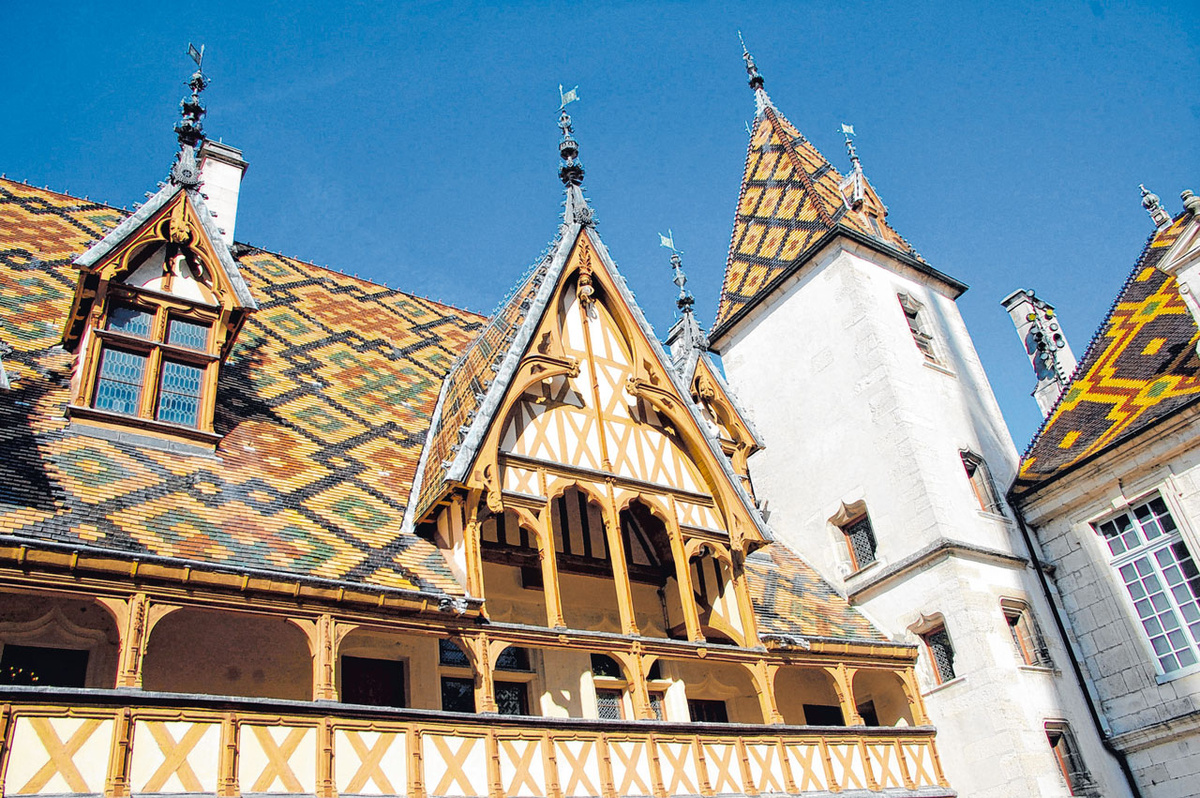 Die bunten Dächer des Hôtel-Dieu bestehen aus über 10.000 Terrakotta-Ziegeln. (Fotos: Dierichs)
