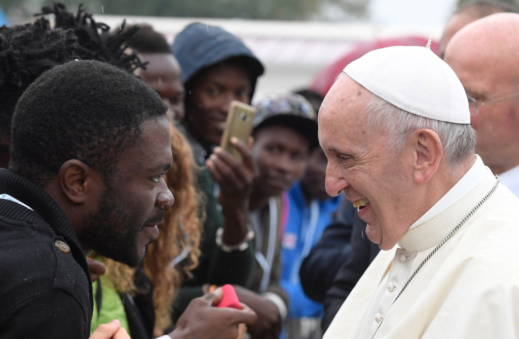 Mit seiner flüchtlingsfreundlichen Haltung kommt Franziskus nicht bei allen gut an. (Foto: KNA)
