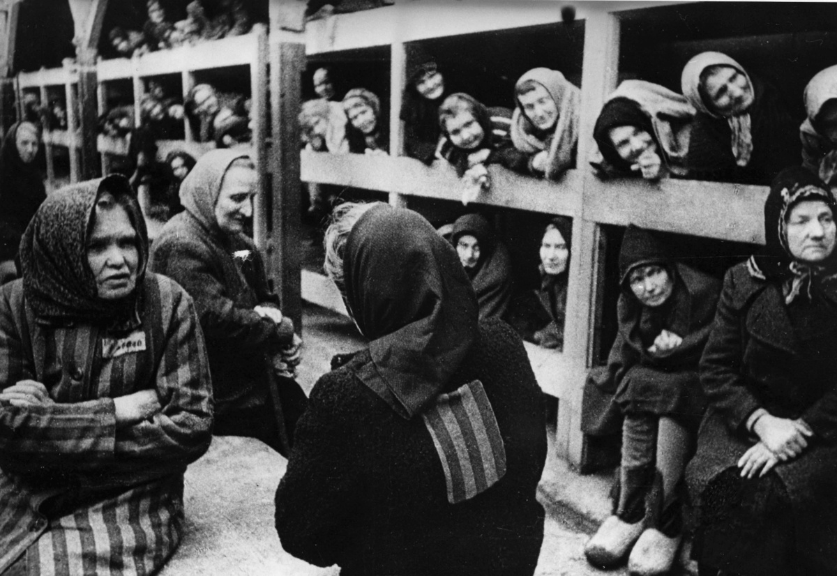 Frauen im KZ Auschwitz-Birkenau. (Foto: imago images/United Archives International)