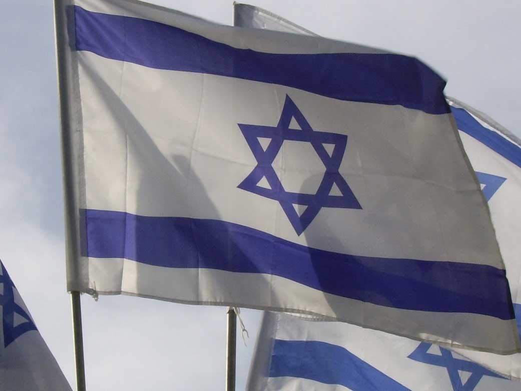Blau-weiß ist nicht nur Israels Flagge, sondern auch ein Parteienbündnis. Dieses will die Nachfolger von Premierminister Benjamin Netanjahu stellen. (Foto: gem)