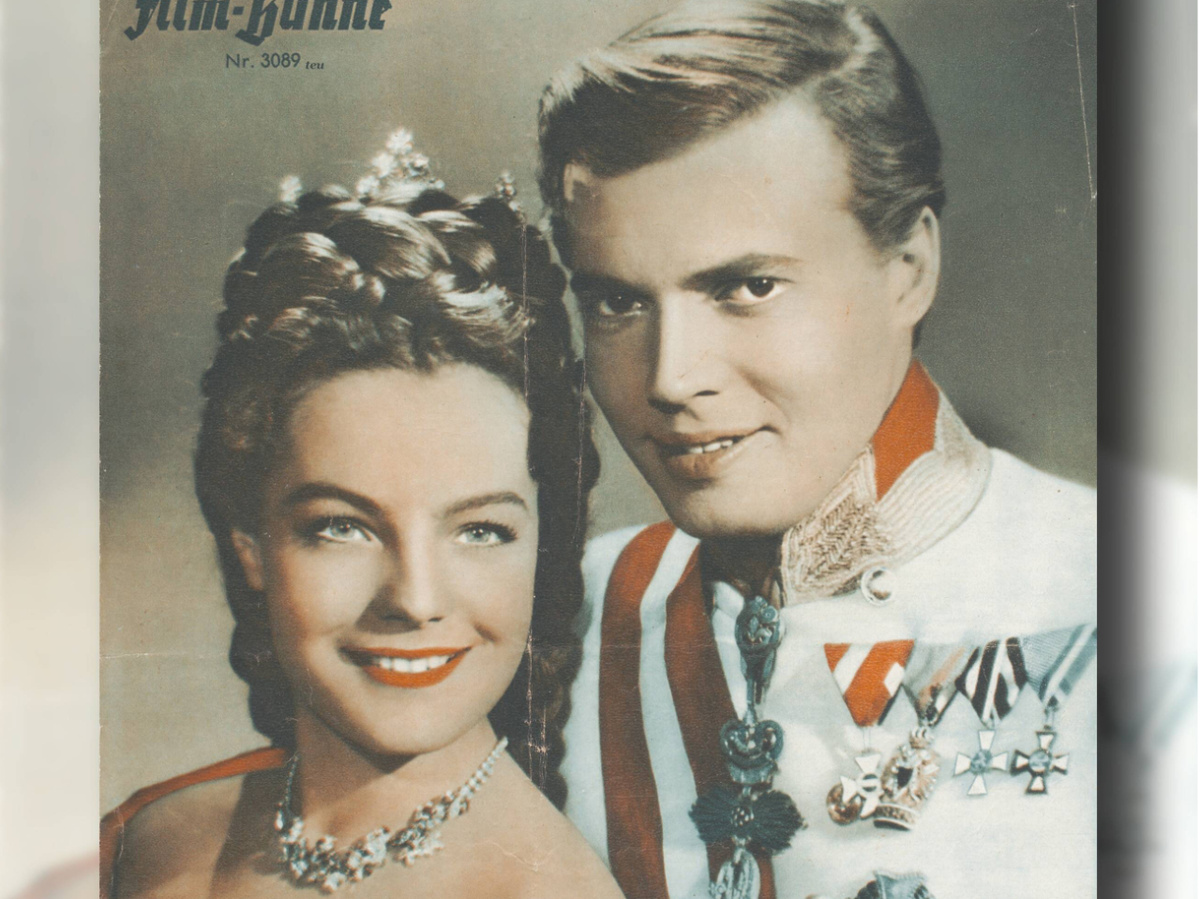 Ein Traumpaar und zwei Monarchen, so menschlich, wie man sie haben möchte: Sissi und Kaiser Franz Joseph auf einem Filmplakat von 1955. (Foto: imago images/teutopress)