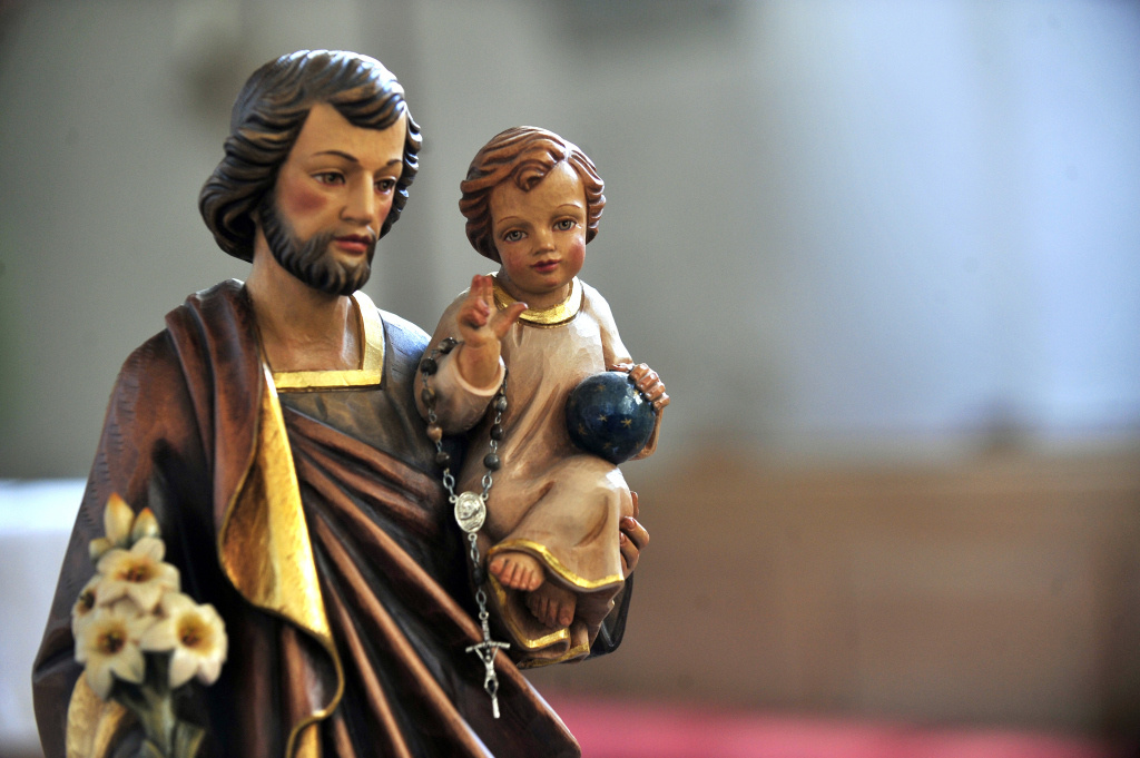 Der heilige Josef mit dem Jesuskind. (Symbolfoto: KNA)
