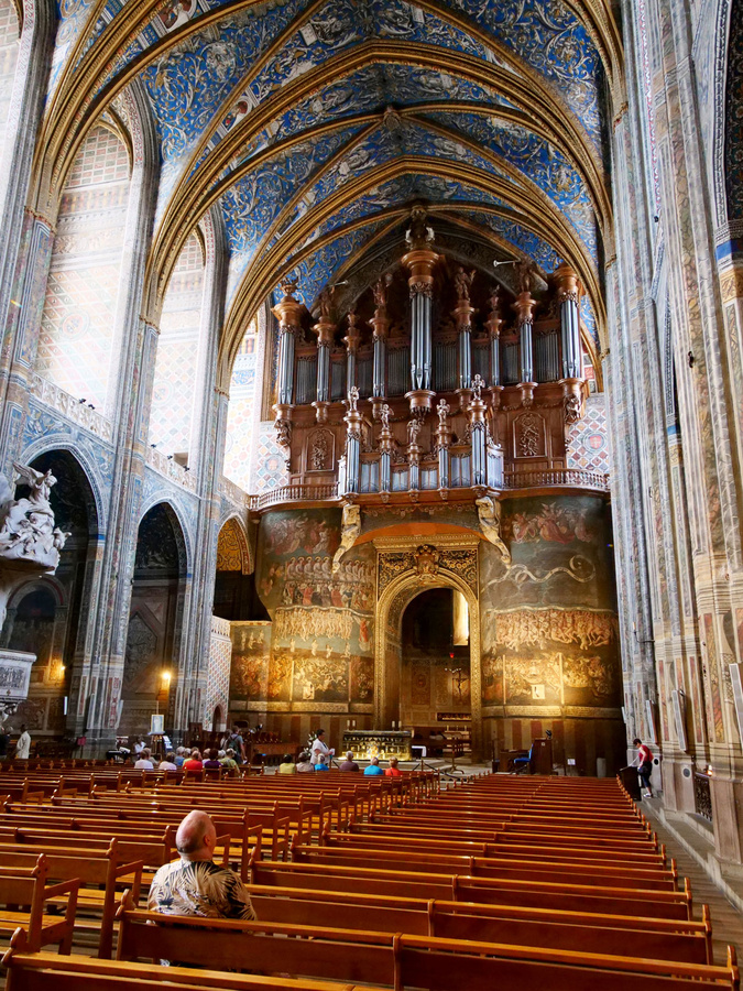 In der Kathedrale Saint Cécile von Albi fasziniert die Besucher das Gemälde vom Jüngsten Gericht unter der Orgel. (Foto: Schenk)