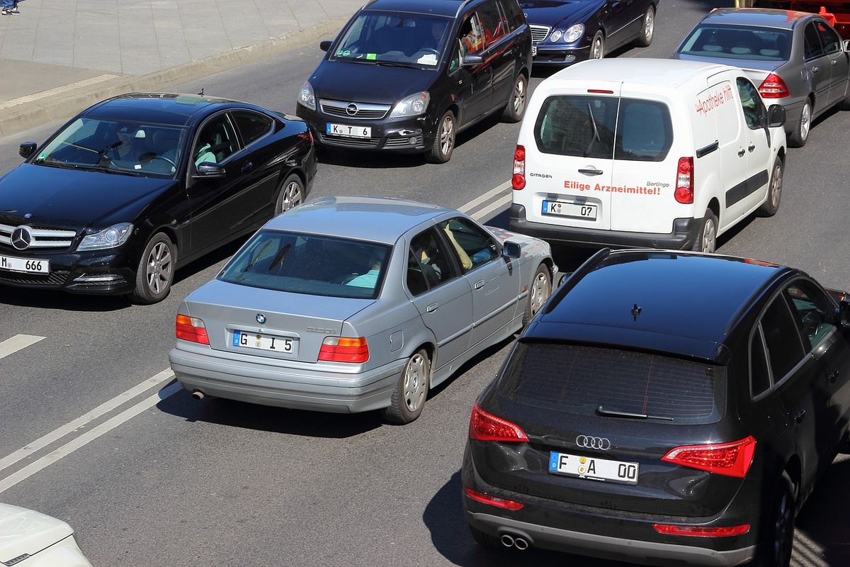 Im Rahmen der Klimaschutz-Maßnahmen soll der Privatverkehr mit dem Auto reduziert werden. Deshalb gibt es auch Ratschläge zum emissionsfreien Reisen. (Symbolfoto: gem)