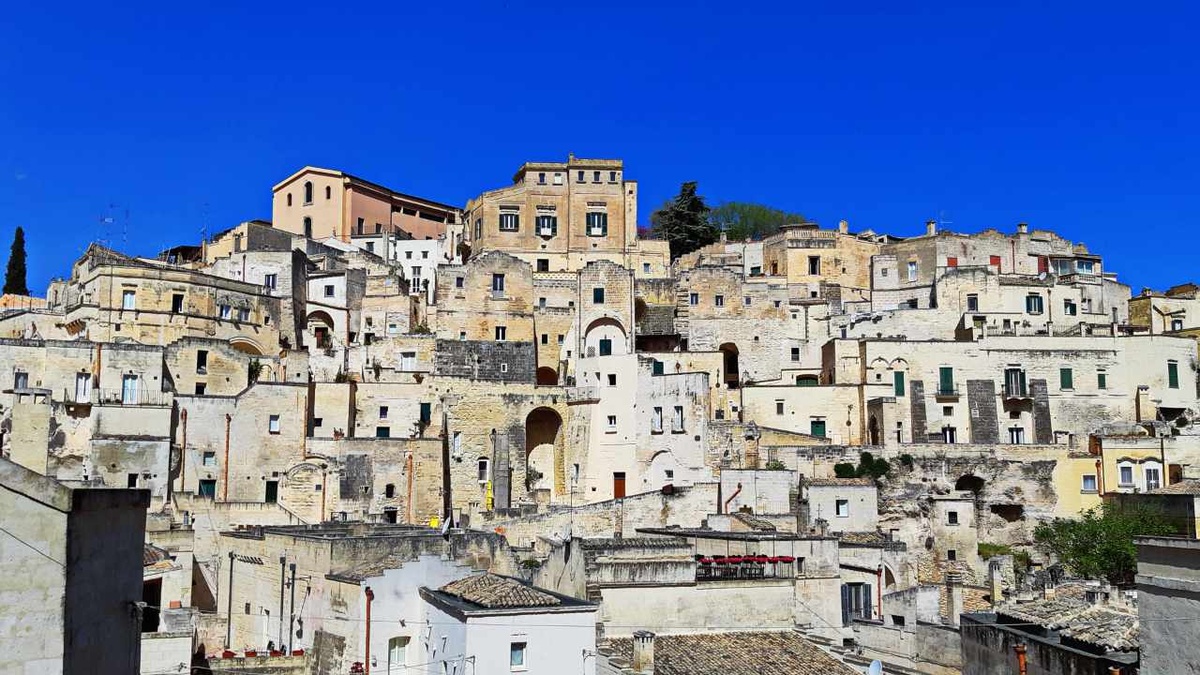 Die Höhlensiedlungen von Matera galten einst als „Schande Italiens“. Seit 1993 sind sie Unesco-Weltkulturerbe und ziehen viele Touristen an. (Foto: Wiegand)