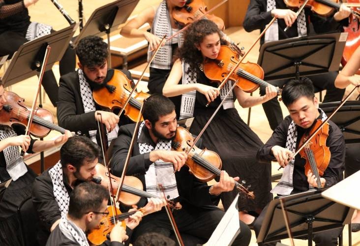 Im gemeinsamen Musizieren drücken die Jugendlichen ihre Hoffnung auf ein Leben in Frieden aus. (Foto: Palestine Youth Orchestra)