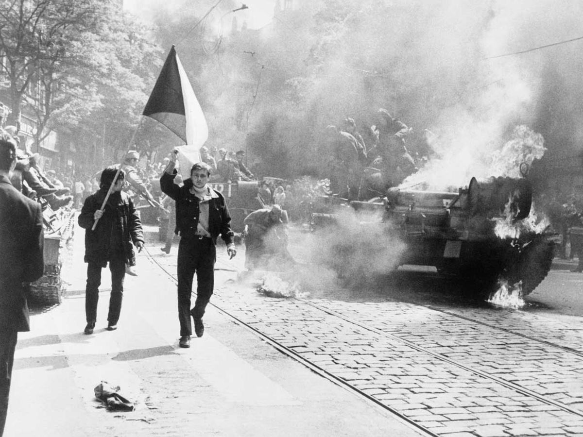 Vielerorts leisteten die Tschechen spontan und hemdsärmelig Widerstand gegen die sowjetischen Panzer. (Foto: gem)