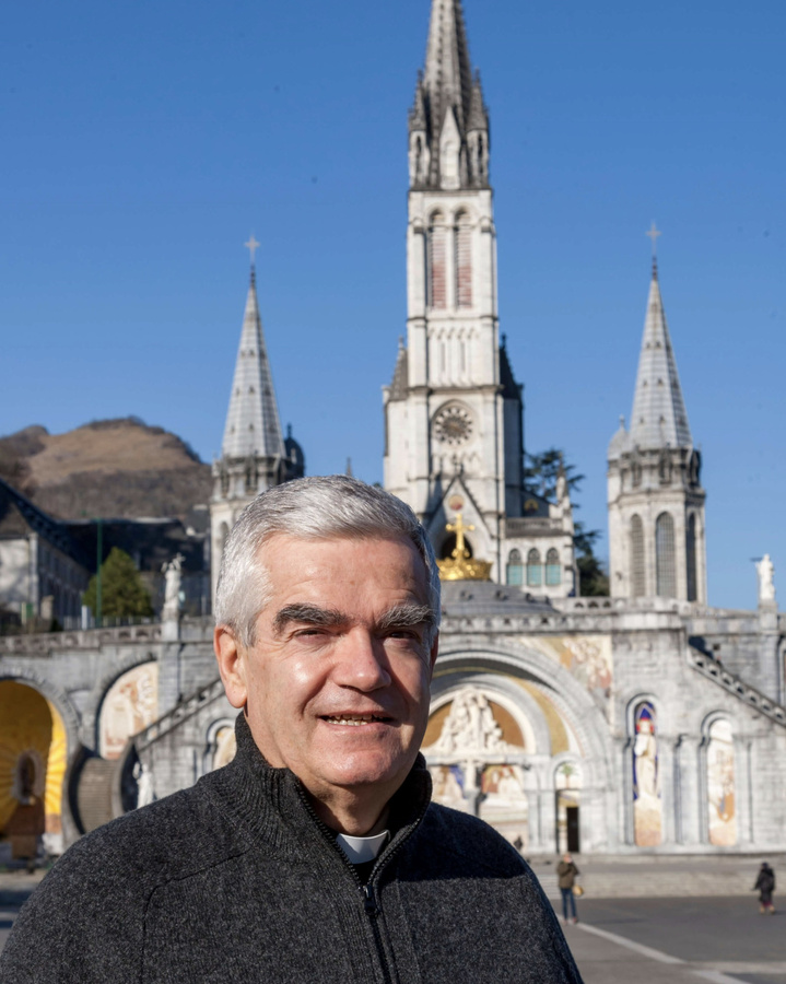 Pfarrer Klaus Holzamer ist für die Pilger da. (Foto: Wallfahrtsstätte Lourdes)