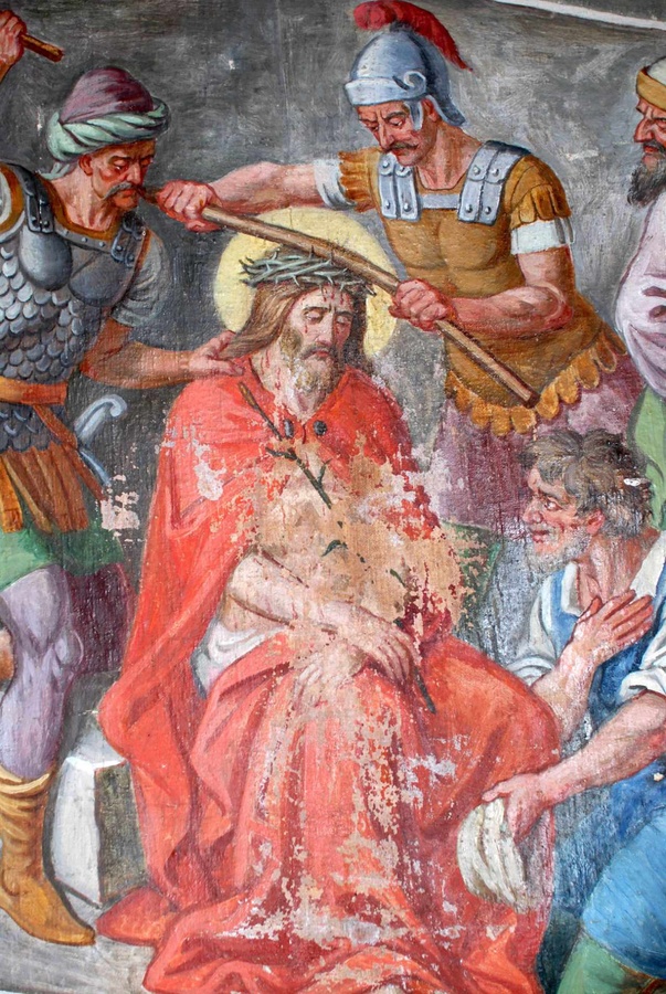 Jesu Dornenkrönung ist in Untermieming eindrucksvoll dargestellt. (Foto: Schenk)