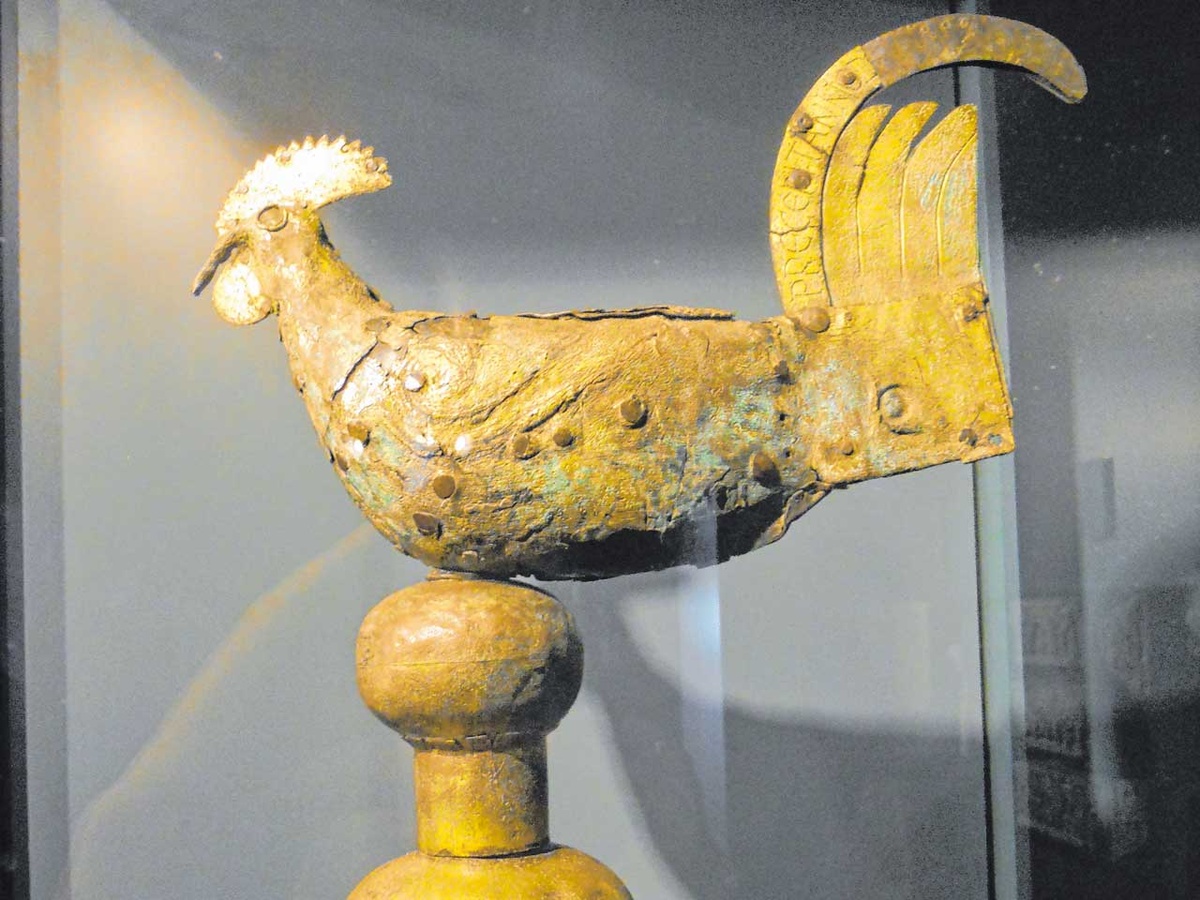 Der älteste Wetterhahn der Welt: der Gallo di Ramperto von 820 im Museo di Santa Giulia in Brescia. (Foto: gem)