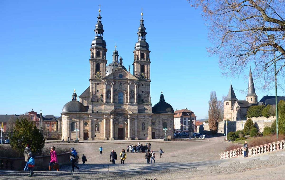 Der Dom zu Fulda ist ein Meisterwerk der barocken Baukunst. In seiner Krypta ist der heilige Bonifatius bestattet. (Foto: Alt)