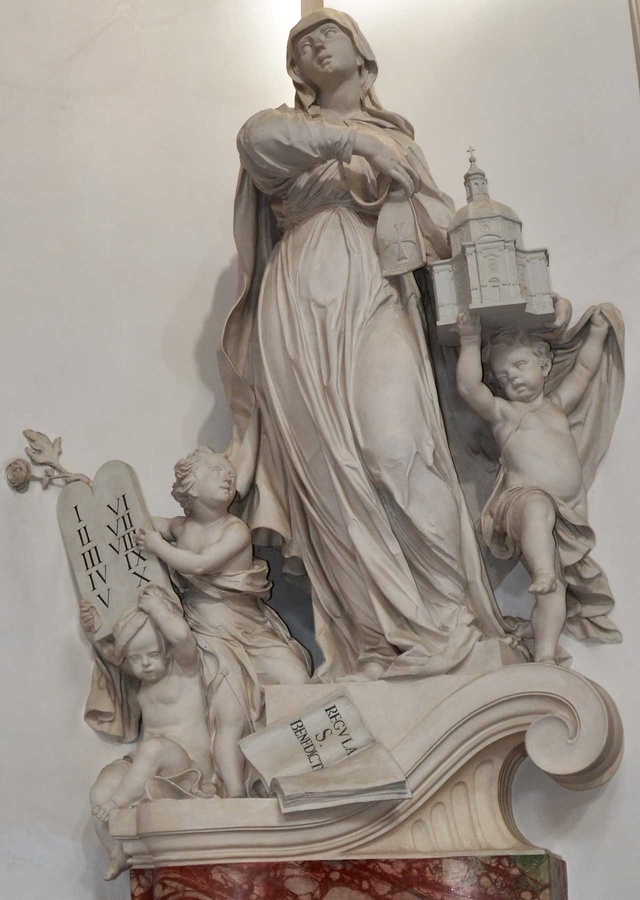 Die Plastik im Dom zeigt Fulda als Frau mit dem Kloster in ihrer Hand. (Foto: Alt)