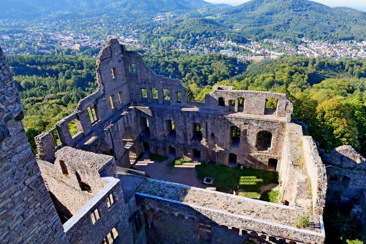 Die Ruine Hohenbaden – das Alte Schloss – hoch über der Stadt. (Foto: Schenk)