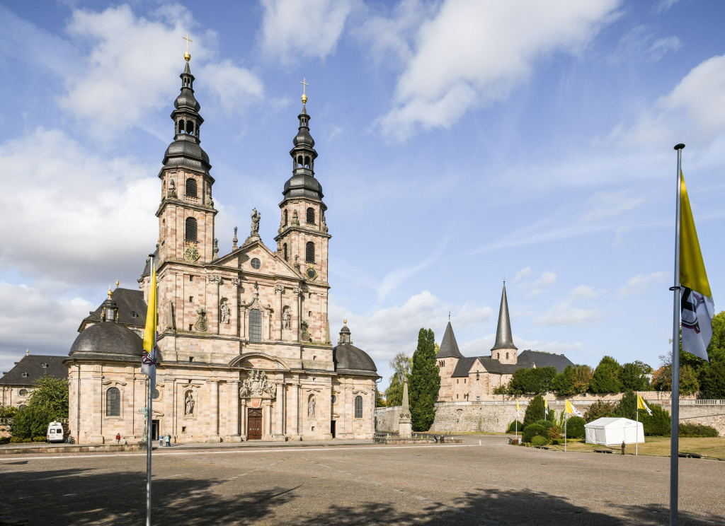 Außenansicht des Doms in Fulda und der Michaelskirche. (Foto: KNA)