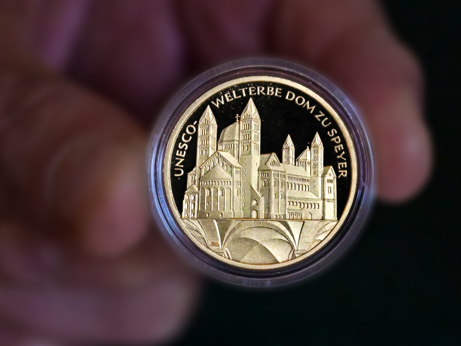 Die 100-Euro-Goldmünze "Dom zu Speyer". (Foto: KNA)