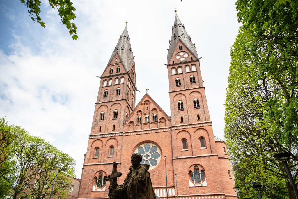 Der Dom St. Marien in Hamburg. (Foto: KNA)