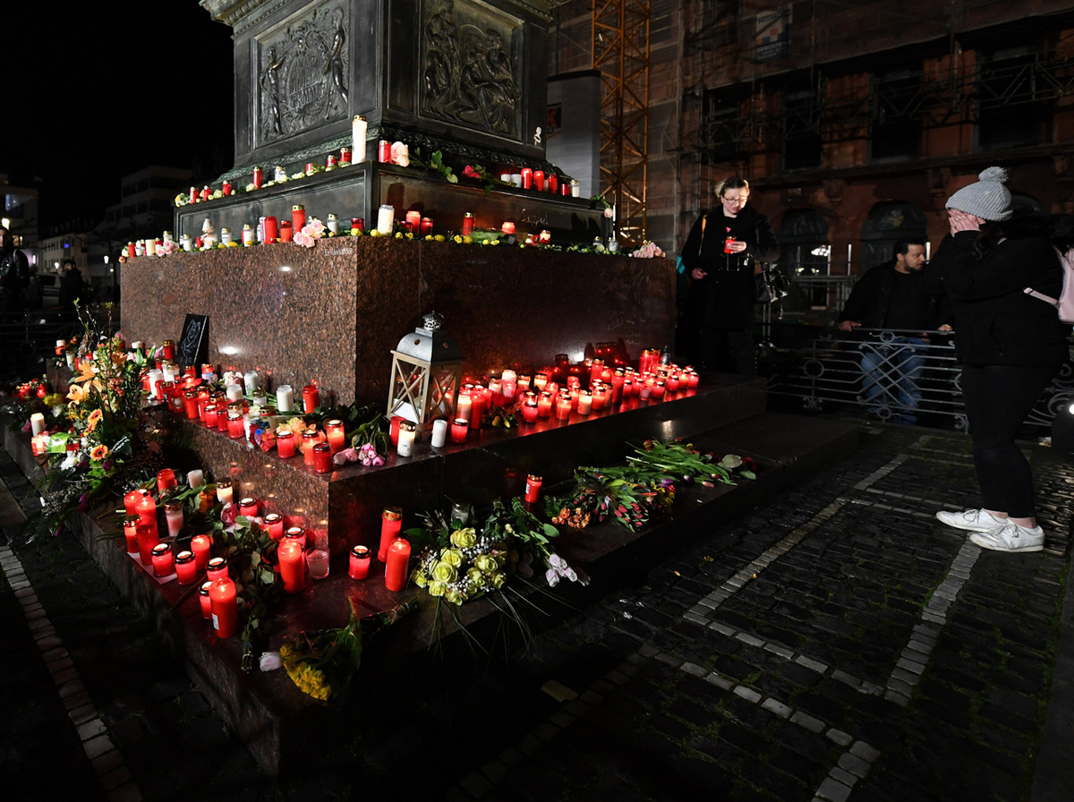 Gedenkstätte für die Opfer des Hassverbrechens von Hanau. Am 19. Februar erschoss ein 43-Jähriger aus rechtsextremistischen Motiven zehn Menschen und sich selbst. (Foto: imago images/Xinhua)