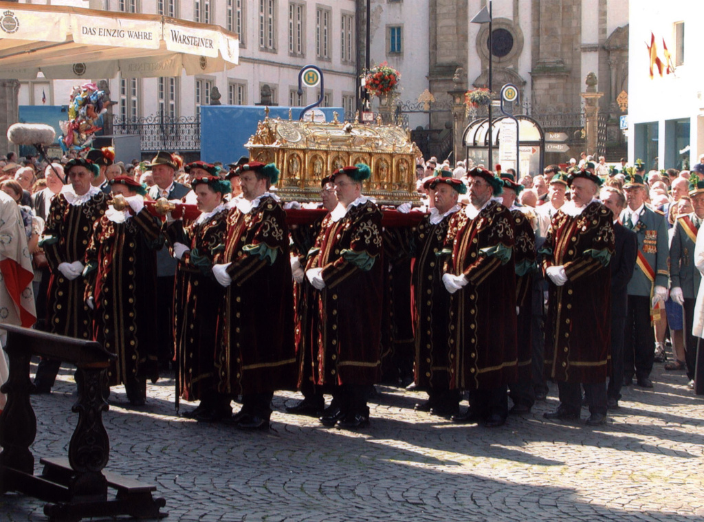 Libori-Fest in Paderborn 2002 mit Prozession der Reliquien des heiligen Liborius. (Foto: KNA)