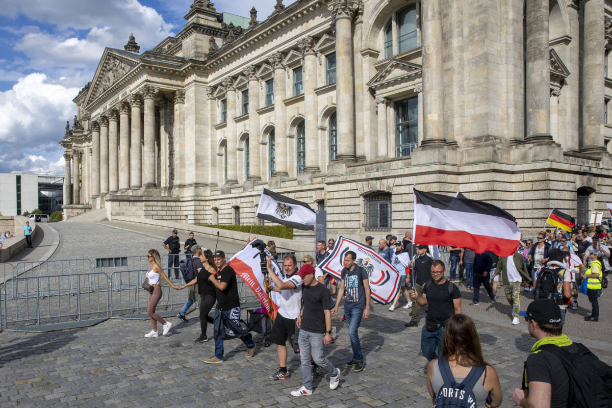 Demonstration gegen Corona-Maßnahmen vor dem Berliner Reichstag am 29. August 2020. (Foto: imago images/Christian Thiel)