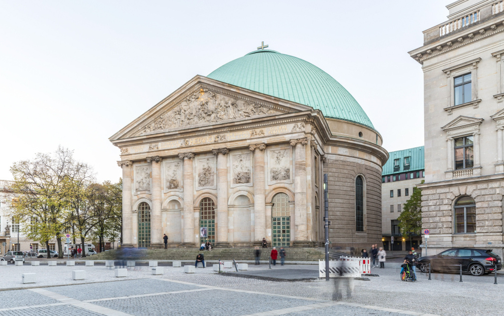 Die Berliner Sankt-Hedwigs-Kathedrale ist die Bischofskirche des Erzbistums Berlin. (Foto: KNA)