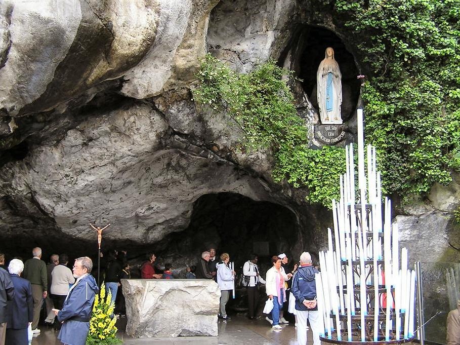 Die Grotte in Lourdes. (Foto: Manu25/CC BY-SA 3.0)
