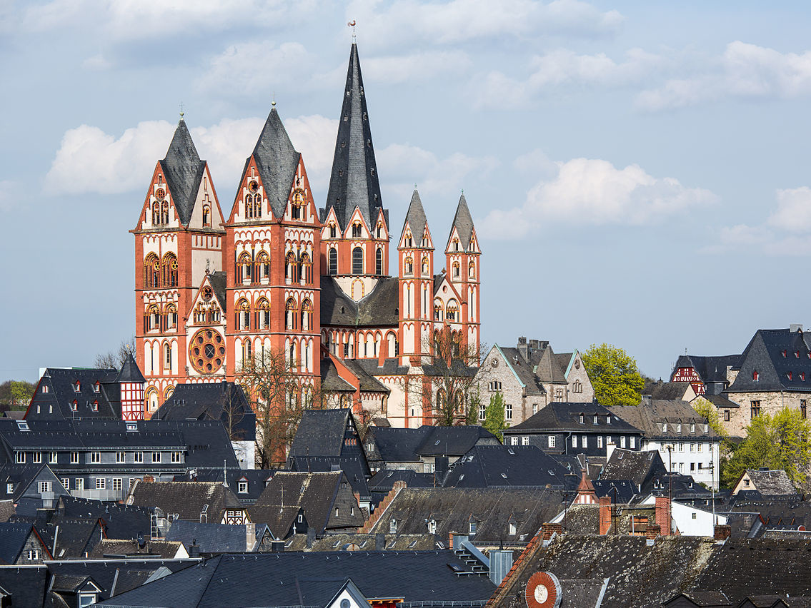 Der Dom und die historische Altstadt in Limburg.