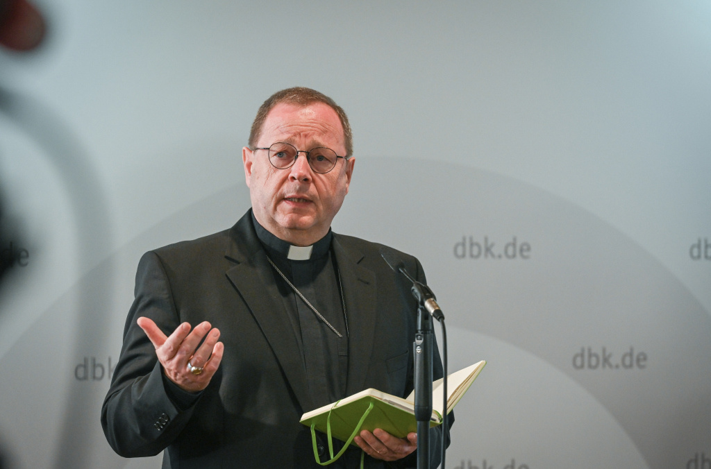 Georg Bätzing, Vorsitzender der Deutschen Bischofskonferenz (DBK), beim Pressestatement zum Start der Herbstvollversammlung der DBK am 20. September 2021 in Fulda. (Foto: KNA)