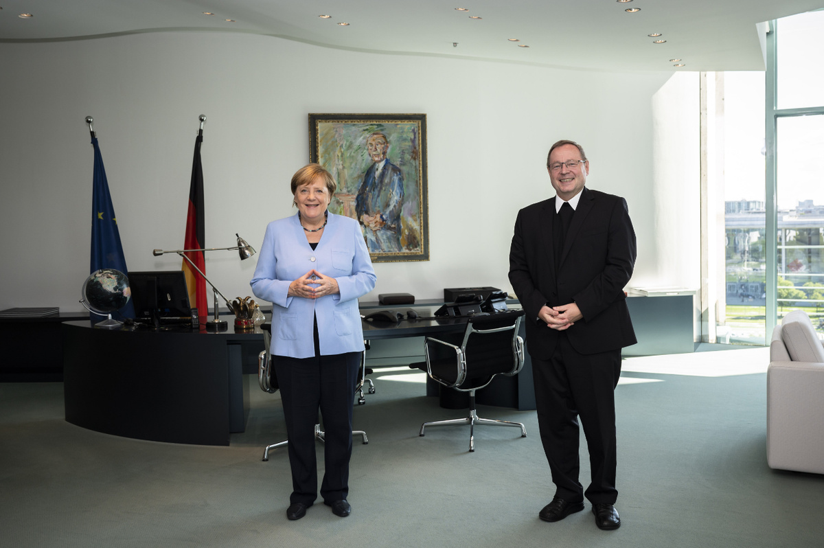Der Vorsitzende der Deutschen Bischofskonferenz, Georg Bätzing, hat am 3. September 2000 seinen Antrittsbesuch bei Bundeskanzlerin Angela Merkel absolviert. (Foto: Bundesregierung/Sandra Steins)