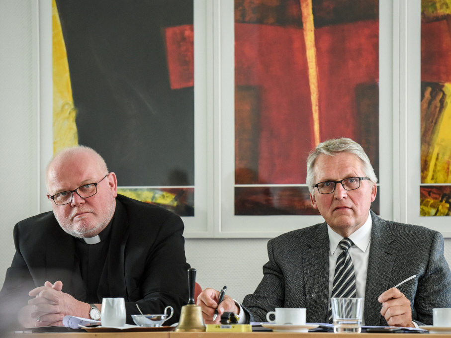 Kardinal Reinhard Marx, Vorsitzender der Deutschen Bischofskonferenz (DBK; links), und Thomas Sternberg, Präsident des Zentralkomitees der deutschen Katholiken (ZdK). (Foto: KNA)