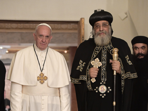 Papst Franziskus und der koptische Patriarch Tawadros II. (Foto: KNA)