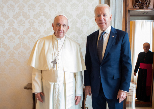 Papst Franziskus empfängt Joe Biden, Präsident der USA, am 29. Oktober 2021 im Vatikan. (Foto: KNA)