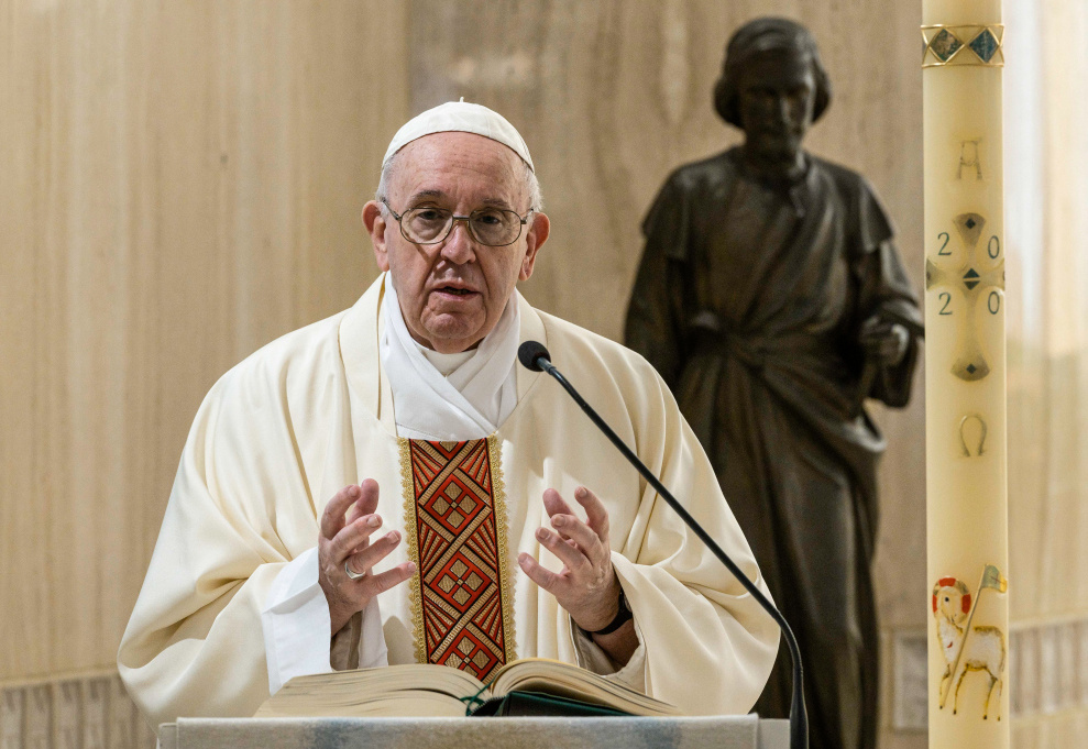 Papst Franziskus predigt bei einem Gottesdienst ohne Teilnehmer in der Kapelle Sanctae Marthae am 1. Mai 2020 im Vatikan. (Foto: KNA)