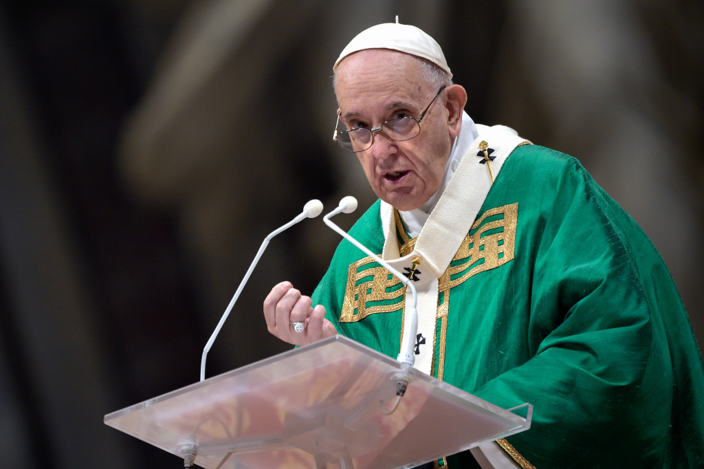 Papst Franziskus predigt während der Messe anlässlich des Welttags der Armen am 14. November 2021 im Petersdom im Vatikan. (Foto: KNA)